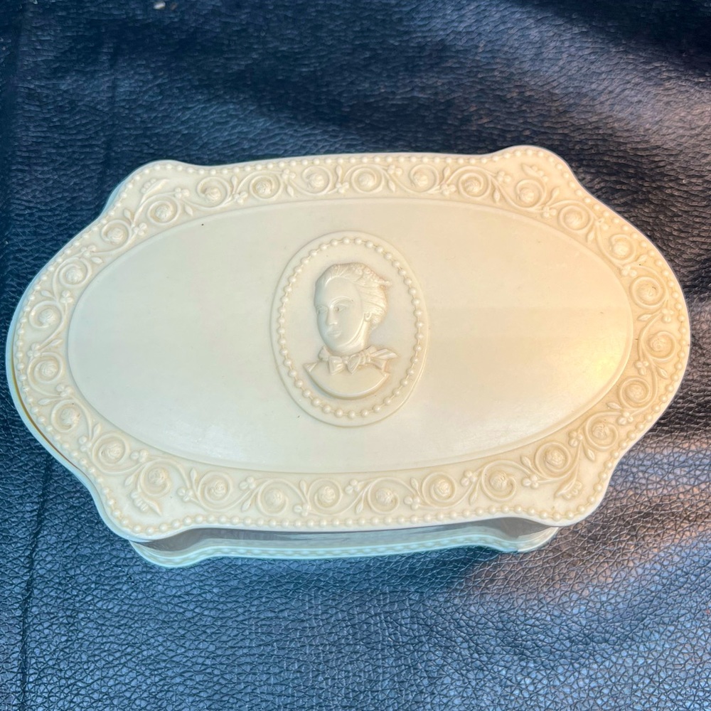 Vintage Art Deco Luxor Celluloid Jewelry / trinket box - cream / off white